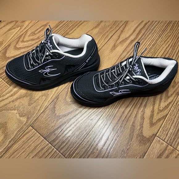 GDEFY shoes - Picture 4 of 5